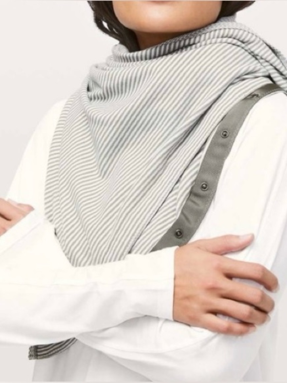 Lululemon Vinyasa grey and white striped scarf